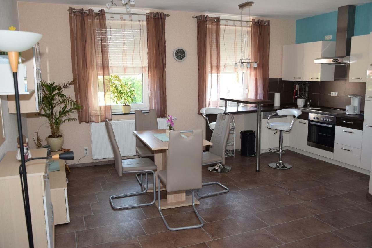 Moderne Und Sehr Gemuetliche Ferienwohnung Wattenbach Buitenkant foto